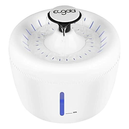 EUGAD fontanna dla kotów, psów, fontanna wodna 2,5 l, z diodą LED, ostrzeżenie o braku wody, czterokrotne filtrowanie, ultralekka, 2 tryby rozpylania wody, wykonana z polipropylenu, biała