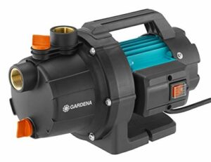 Gardena pompa ogrodowa 3000/4 Basic: Pompa nawadniająca o wydajności 3000 l/h, moc 600 W, trwała dzięki wałowi ze stali nierdzewnej, możliwość podłączenia zraszacza (9010-47)
