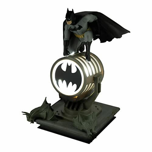 Paladone Figurka Batmana zasilana przez USB 27-calowe światło LED – oficjalnie licencjonowany towar DC Comics, wielokolorowa - obrazek 6