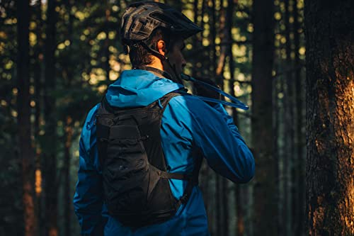 Camelbak Chase 8 bukłak, czarny, 25 ml - obrazek 4