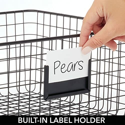 mDesign Uniwersalny kosz z metalu – kosz do przechowywania z polem do opisywania do kuchni, spiżarni itp. – kompaktowy i uniwersalny kosz druciany – czarny matowy - obrazek 7