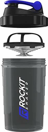 Rockitz Shaker proteinowy premium 500 ml – pierwszorzędna funkcja mieszania z sitkiem do infuzji – do super kremowych koktajli proteinowych, kubek do koktajli proteinowych, czarny | niebieski