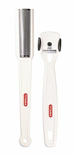 TITANIA Zestaw strug do zrogowaciałego naskórka, chromowany, uchwyt o ergonomicznym kształcie, z wypustką do zrogowaciałego naskórka, nierdzewny, 1 opakowanie (1 x 36 g)