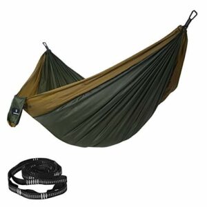 SONGMICS Ultralekki hamak, dla 2 osób, z nylonu ripstop, obciążenie do 300 kg, 300 x 200 cm, na podróż z plecakiem, kemping, wędrówki, zieleń wojskowa, brązowy GDC20AC