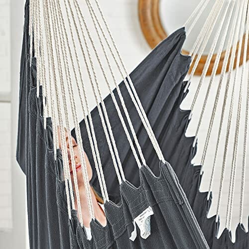 SONGMICS Fotel wiszący, huśtawka wisząca, krzesło wiszące z 2 poduszkami, metalowy łańcuszek, obciążenie do 150 kg, do użytku wewnątrz i na zewnątrz, do salonu, sypialni, ciemnoszary GDC187G02 - obrazek 4