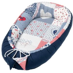 Solvera_Ltd Nest dla niemowląt, 2-stronny, ekologiczny ochraniacz do łóżeczka dziecięcego dla noworodków, 100% bawełna, przytulne gniazdo, miękkie i bezpieczne łóżeczko podróżne z płaską powierzchnią do spania (50 x 90) (patchwork/niebieski)