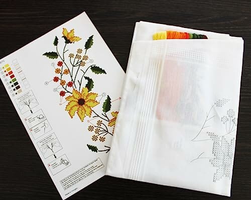 Zestaw do haftowania SONNENSCHEIN - ścieg krzyżykowy, 100% bawełna, obrus, bieżnik, szablon - obrazek 3