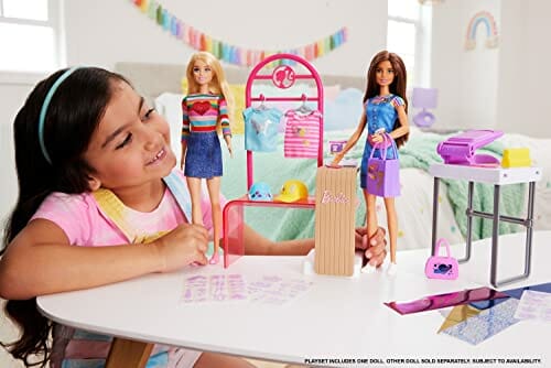Barbie Projektantka mody Zestaw z lalką, stojakiem, przyrządem do twor - obrazek 6