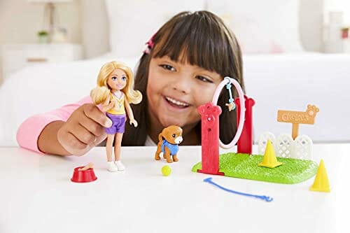 Barbie GTN62 - lalka karierowa Chelsea Blonde Chelsea i trener psów, z - obrazek 6